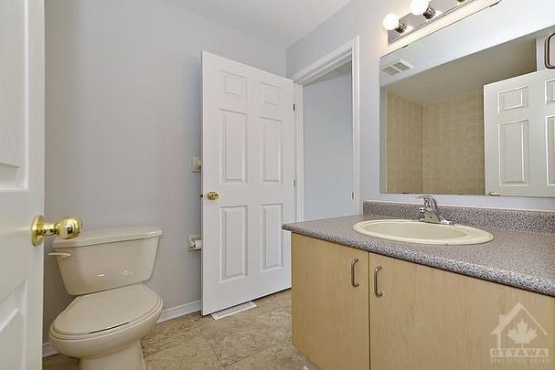 For Lease - 17 Glenhaven Private, Billings Bridge - Riverside Park and Area, Ontario - Photo 1