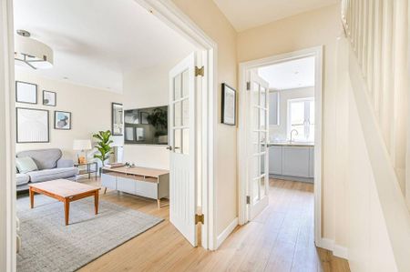 3 bedroom semi-detached house to rent - Photo 3