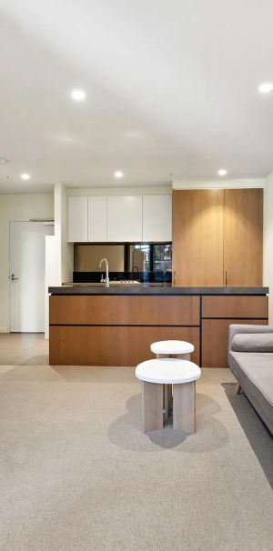 Fully Furnished 1 Bedroom Apartment in the heart of South Yarra! - Photo 1