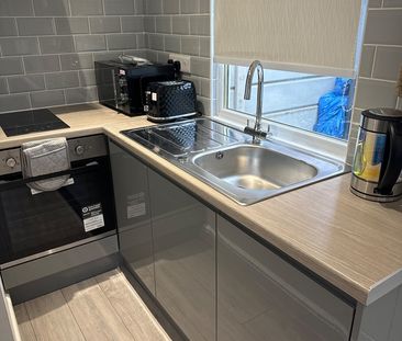 Bedsit, Manley Road, M21 - Photo 4