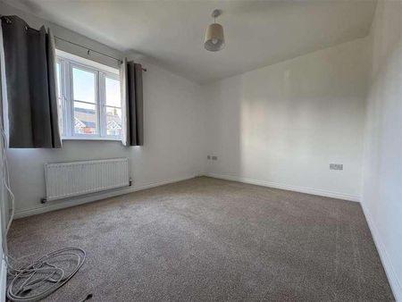 Highworth Road, Swindon, SN3 - Photo 3