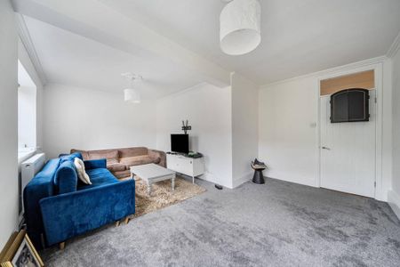 3 bedroom flat to rent - Photo 2