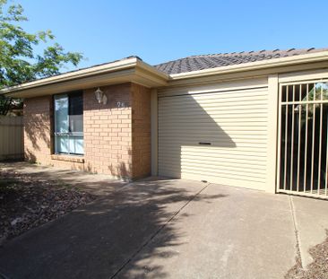 3-Bedroom Villa in Quiet No-Through Road - Photo 2