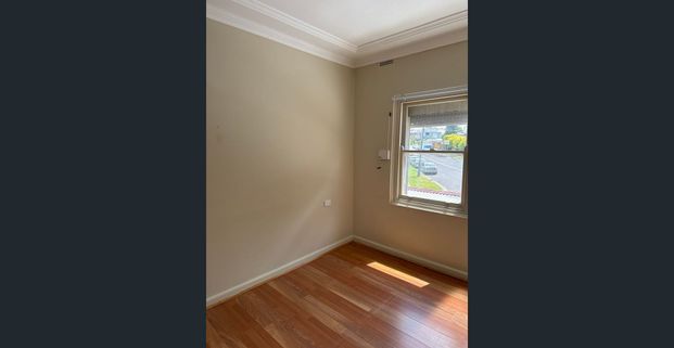 3 Bedroom Unit Above Shop - Convenient Location - Photo 1