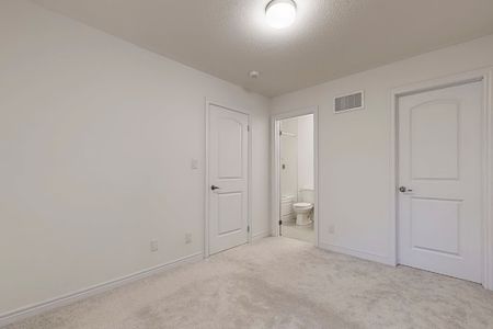 For Lease - 2015 Cameron Lott Crescent, Oshawa, Ontario - Photo 4