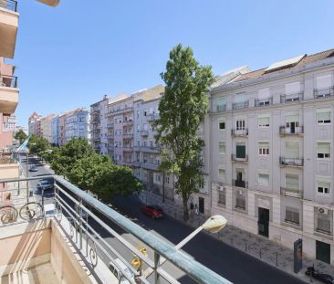 Room in a shared 6-bedroom apartment for rent in Lisbon. - Foto 3