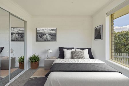 Stylish Two Bedroom Unit - Photo 4