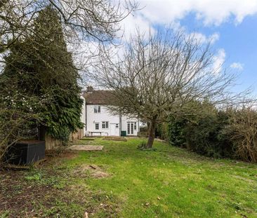 A beautiful three bedroom semi-detached cottage with views over the... - Photo 1