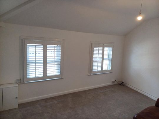 One Bed Flat to let in the Heart of Barnes Village - Photo 1