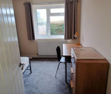 4 bedroom House To Let - Photo 3