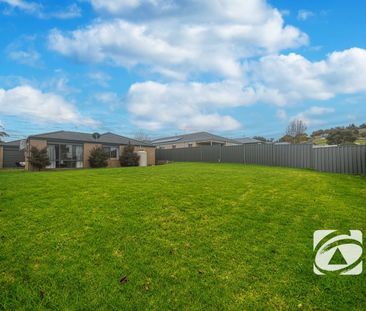 SPACIOUS 4 BEDROOM FAMILY HOME - Photo 2