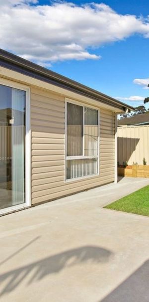 MODERN 2 BEDROOM PRIVATE & STYLISH GRANNY FLAT FOR RENT - Photo 1