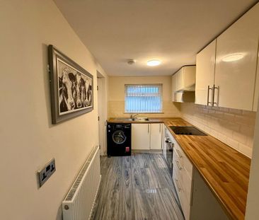 2 bedroom terraced house to rent - Photo 2