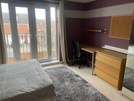 5 Bed Semi-Detached House, Long Down Avenue, BS16 - Photo 5