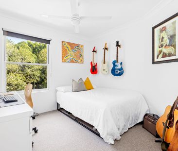 Stylish parkside retreat with lock-up over-sized garage - Photo 5