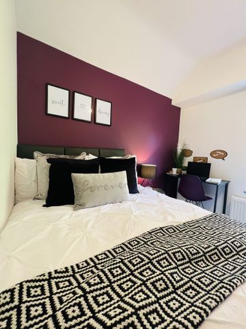BEDROOM 2 – LARGE DOUBLE ENSUITE - Photo 4