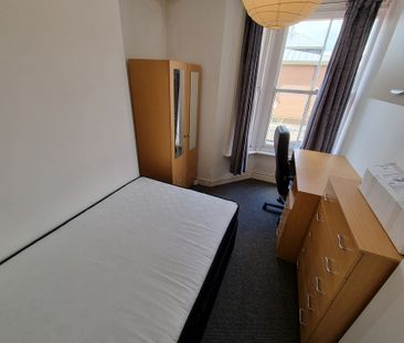 5 Bed Student Accommodation - Photo 2