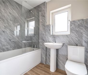 A beautiful and recently refurbished three/four bedroom property in... - Photo 5