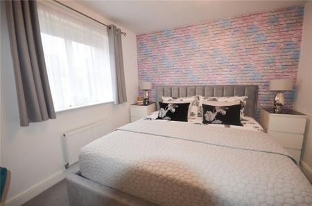 4 bedroom detached house to rent - Photo 5