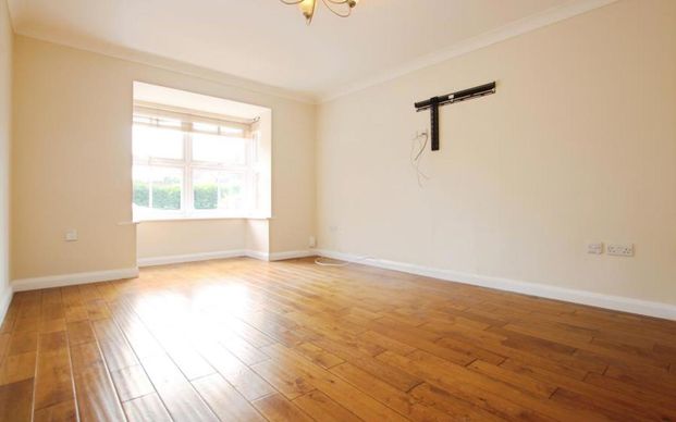 Ocean are proud to offer this unique four bedroom detached home to the market on an unfurnished basis and available in April 2026. - Photo 1