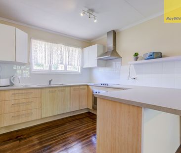 4 Bedrooms home Fully Fenced In Great Location With Air con - Photo 2