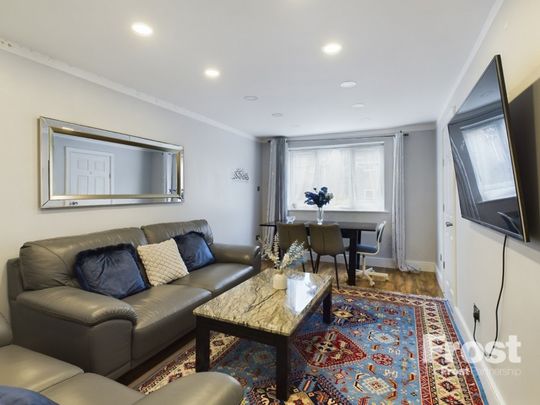 Pickwick Close, Hounslow,TW4 - Photo 1