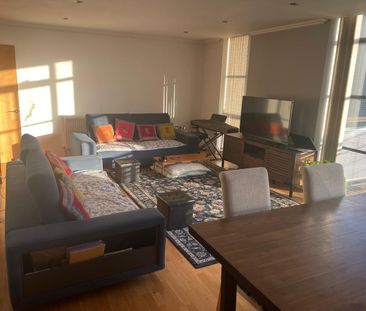 3 Bed Penthouse, Town Meadow, TW8 - Photo 4