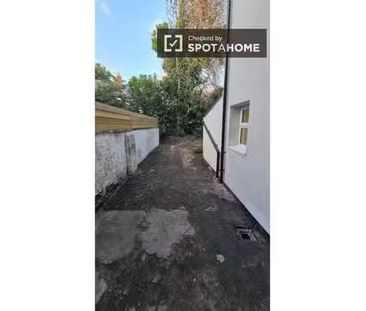 Private ensuite room in North Circular Road, Dublin - Photo 2