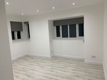 1 Bed Flat, St Marks Court, SE6 - Photo 3