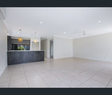 Quiet street, private home in walking distance to parks! - Photo 2