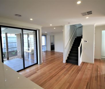 3/12 Woonah Street, Chadstone VIC 3148 - Townhouse For Rent | Domain - Photo 1