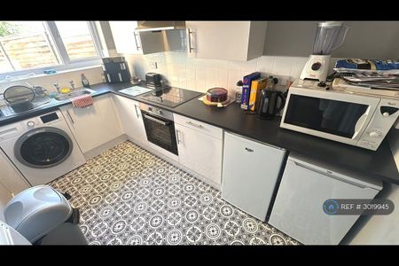 2 bedroom flat to rent - Photo 3