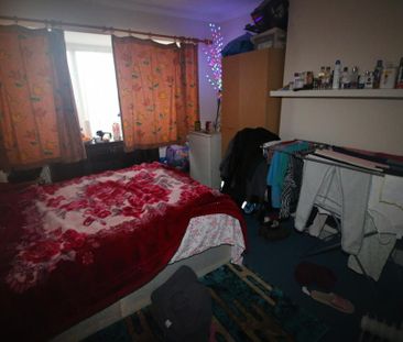 House share to rent - Photo 3