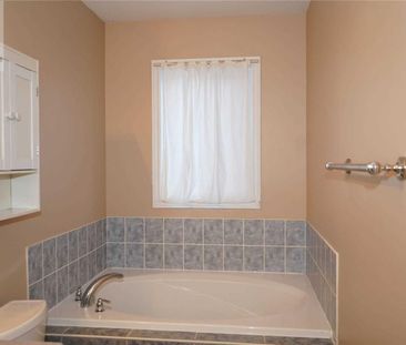 For Lease - 7 Solstice Drive, Toronto, Ontario - Photo 3