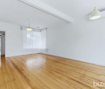 Sun-Filled 3 Bedroom Family Living in a Parkside Cul-de-Sac - Photo 5