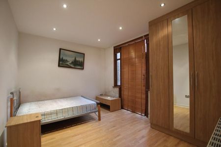 2 bedroom ground floor flat to rent - Photo 2