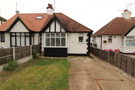 Eastwood Road North, Leigh-on-sea, Essex, SS9 - Photo 2