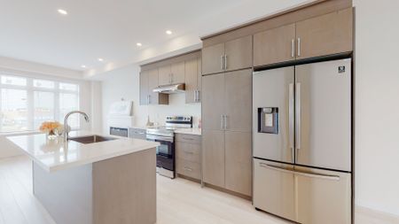 For Lease - 10 Seacoasts Circle, Vaughan, Ontario - Photo 2