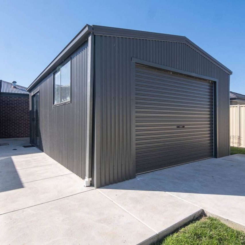 Spacious, Stylish & Feature-Packed Family Home in Prime Shepparton Location! - Photo 1
