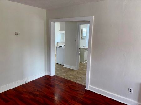 For Lease - 30 Fourth Street Unit# Main Floor, Welland, Ontario - Photo 3