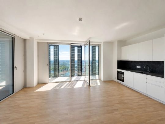 47. Etage mit 38qm Loggia: DC2 Tower: 3 Zimmer mit Skylineblick - Photo 1