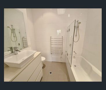 UPDATED ONE BEDROOM UNIT IN THE HEART OF GLEBE - Photo 4