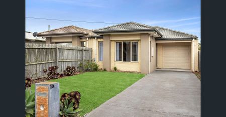 Modern Ease and Everyday Comfort in a Private Setting - Photo 4