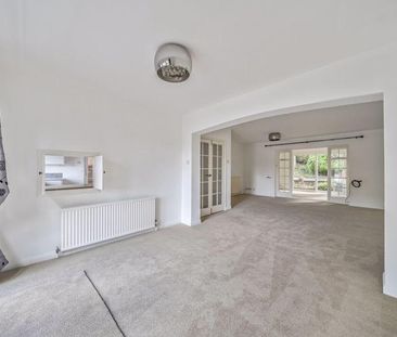 4 bedroom detached house to rent - Photo 3