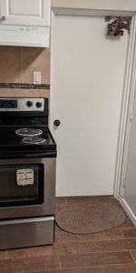 Two-Room Apartment, North York, Immed. - Photo 4