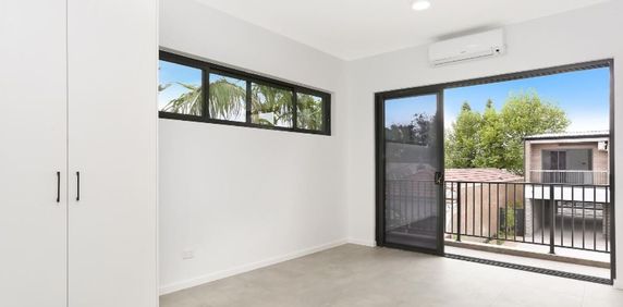 MODERN STUDIO APARTMENT - WATER, GAS AND INTERNET INCLUDED - Photo 2