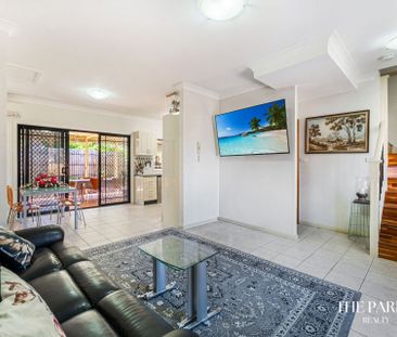 Beautiful Two Bedroom Town House - Photo 1