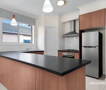 Spacious Family Home in a Convenient Tarneit Location - Photo 5