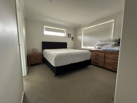 Modern Three Bedroom Two Bathroom - Papamoa Beach - Photo 3