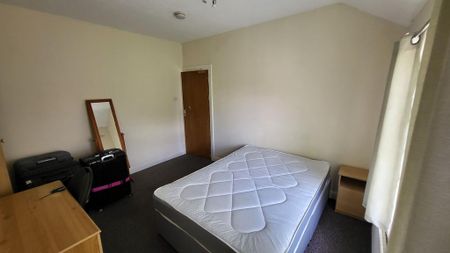 4 bedroom terraced house to rent - Photo 4